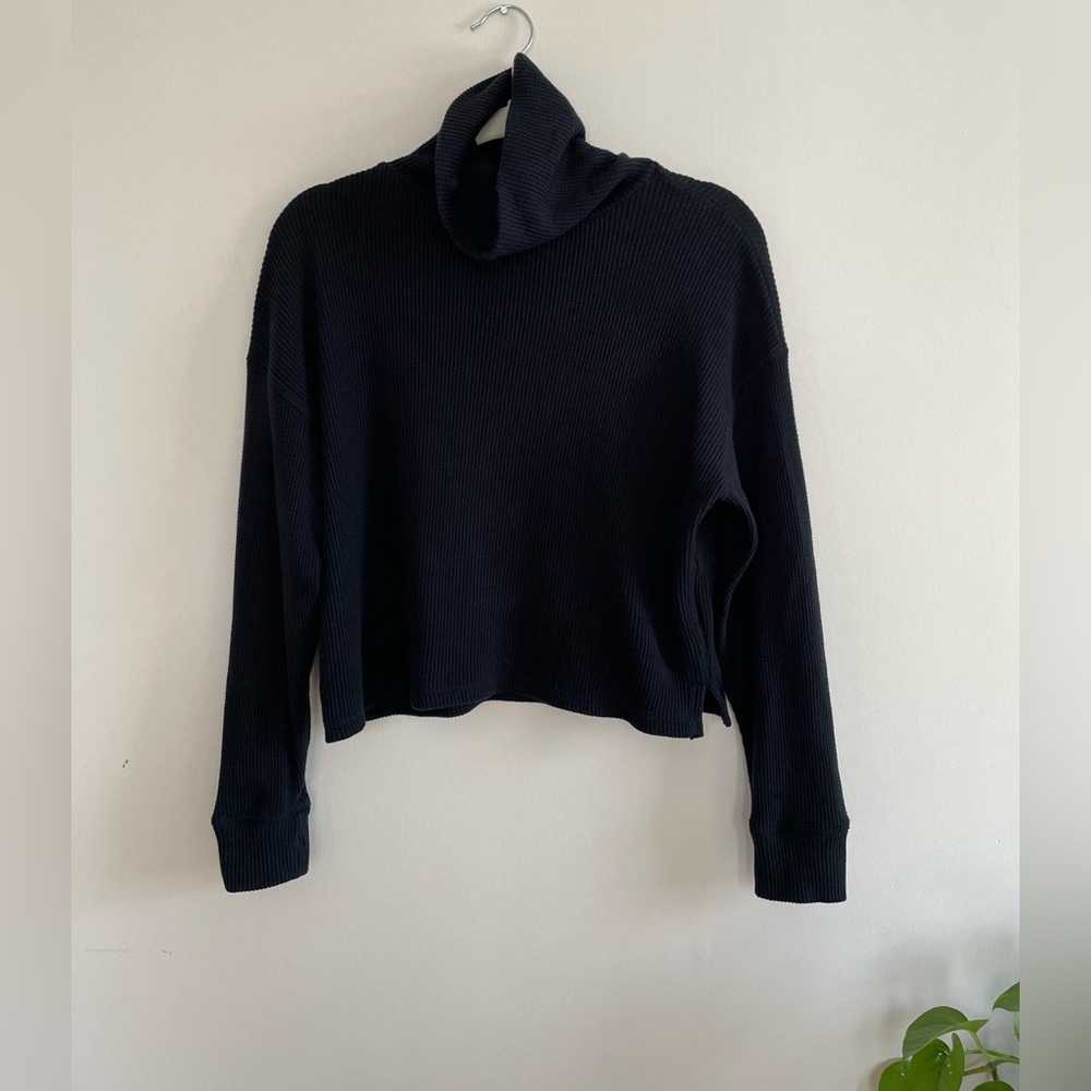 Abercrombie & Fitch Soft AF Cropped Cowl Neck Thermal, lightly worn.